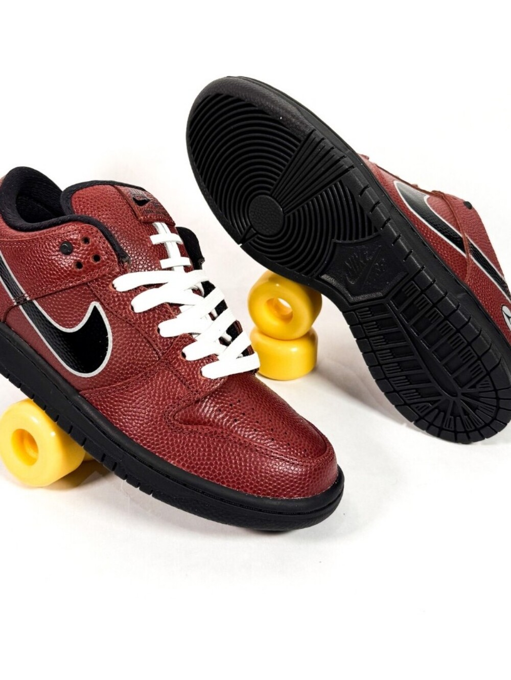 Nike SB Dunk Low Pro QS Limosine - football